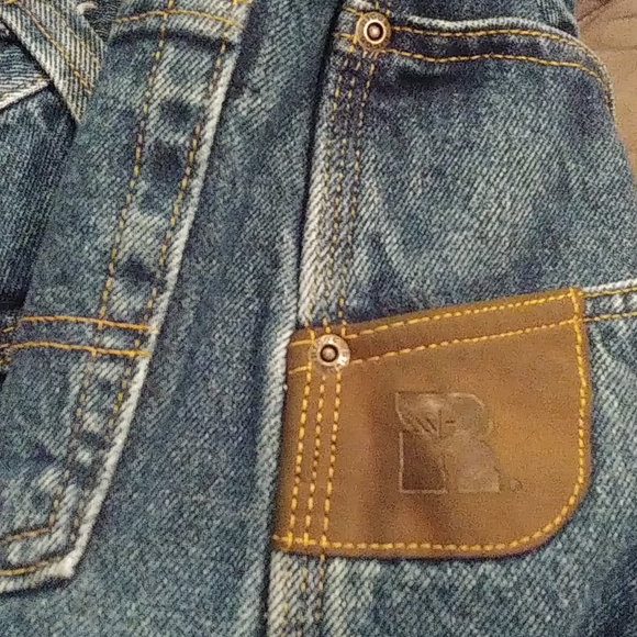 Like new Wrangler relaxed fit jeans - Picture 5 of 6